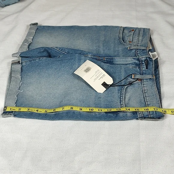 Levi Premium Jean Denim Bermuda Shorts Button and Zipper Closer Size 32 NWT - Picture 10 of 10